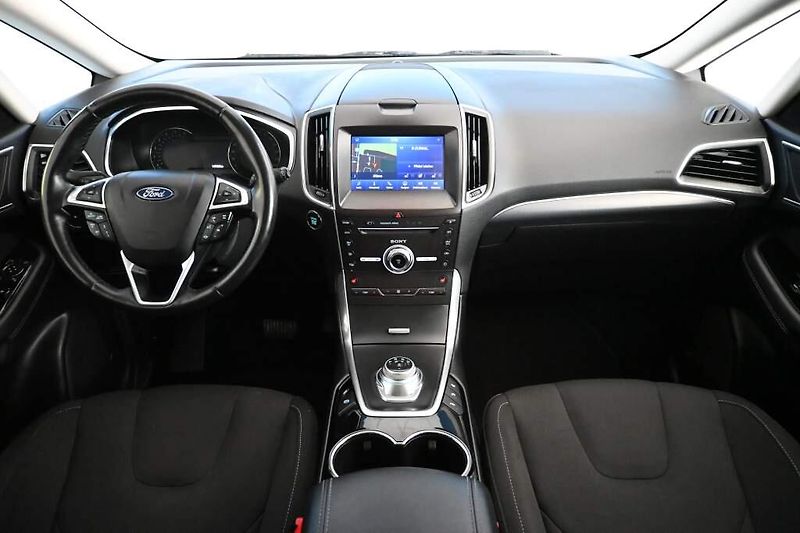 Ford S-MAX (2020) 2.0 LED SONY ACC 8AT ECOBLUE T - fotka 12 z 36