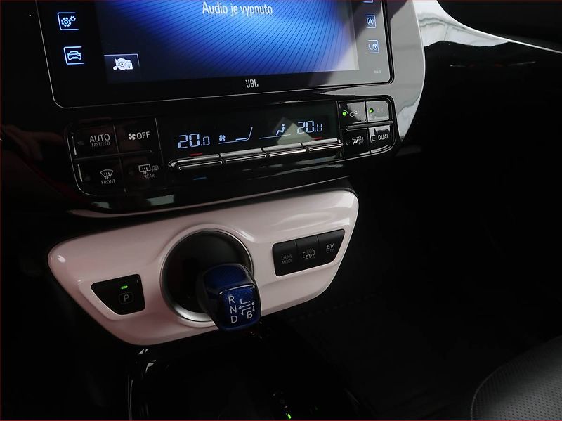 Toyota Prius (2017) 1.8 PHV - fotka 14 z 19