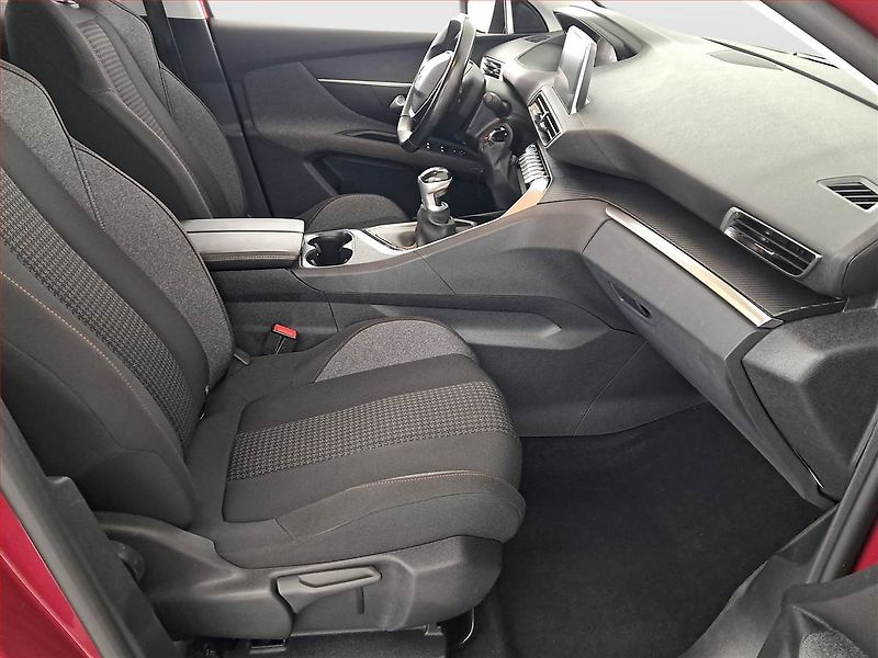 Peugeot 3008 (2019) 1.2 PureTech, ČR,1.maj - fotka 9 z 16
