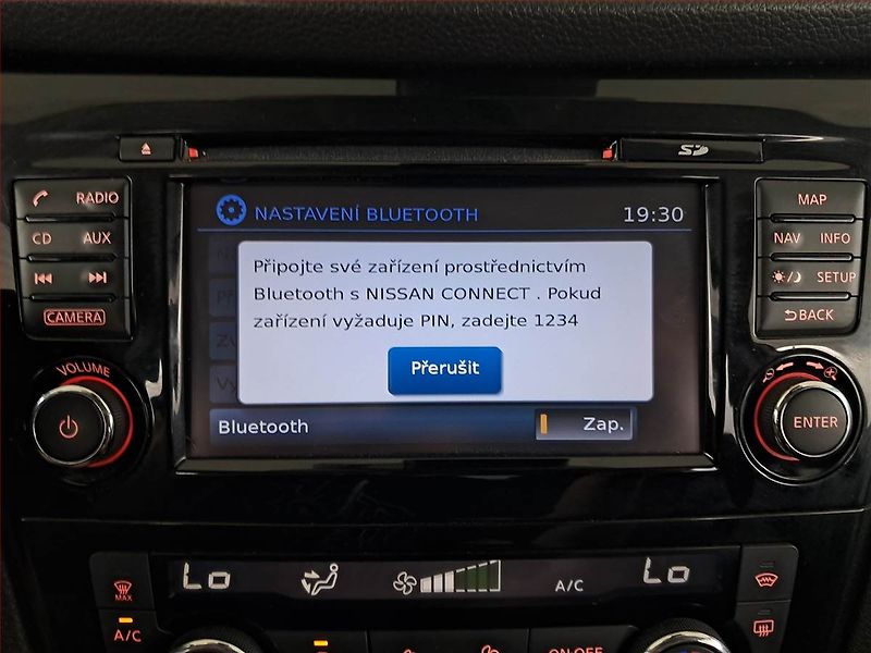 Nissan Qashqai (2017) 1.2 DIG-T, Automat, Navi - fotka 19 z 21