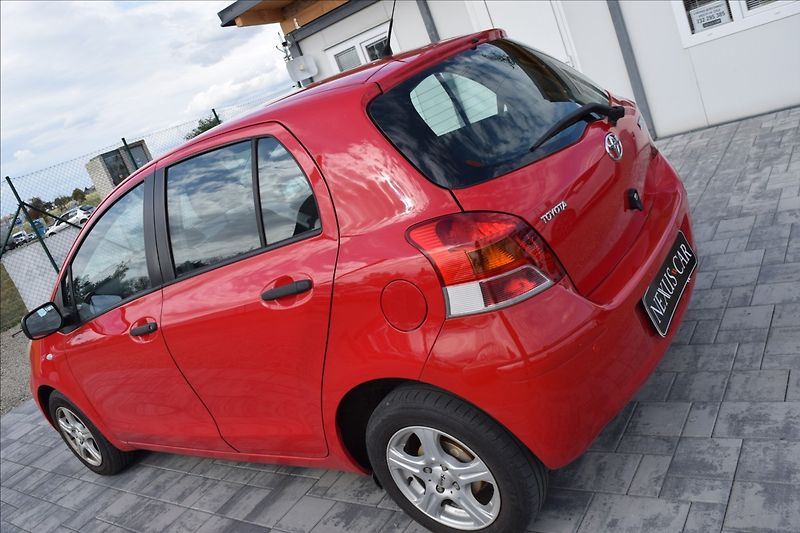 Toyota Yaris 1,0 i 51KW ZAD. PARK. SENZORY - fotka 8 z 40