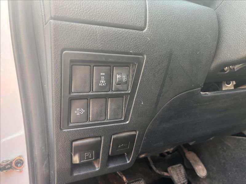 Toyota Hilux DC 2,4 D-4D 6 MT Active 4X4 - fotka 15 z 27