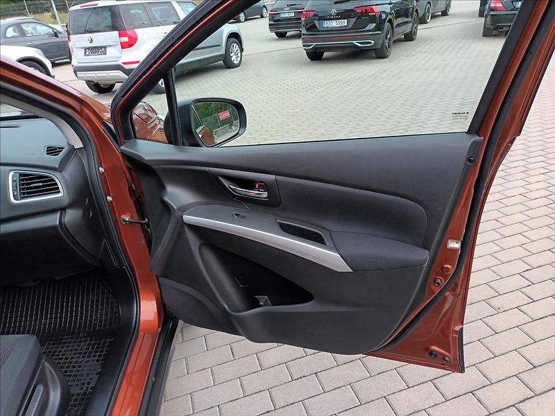 Suzuki SX4 S-Cross 1,0 BJet,82KW,ČR,TAŽNÉ, - fotka 24 z 36