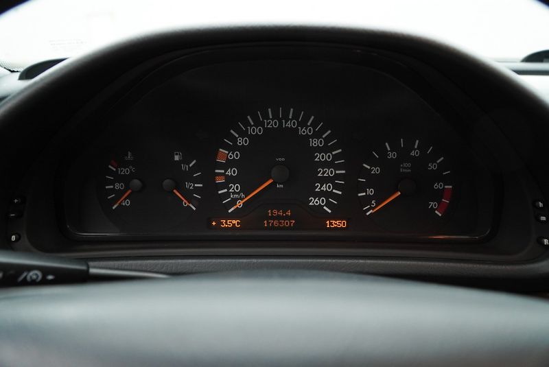 Mercedes-Benz CLK 430 V8 AMG orig. - fotka 29 z 37