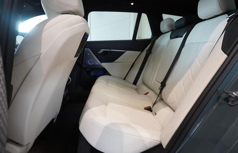 BMW i5 eDrive40 Touring M 360kam Pano - fotka 6 z 14