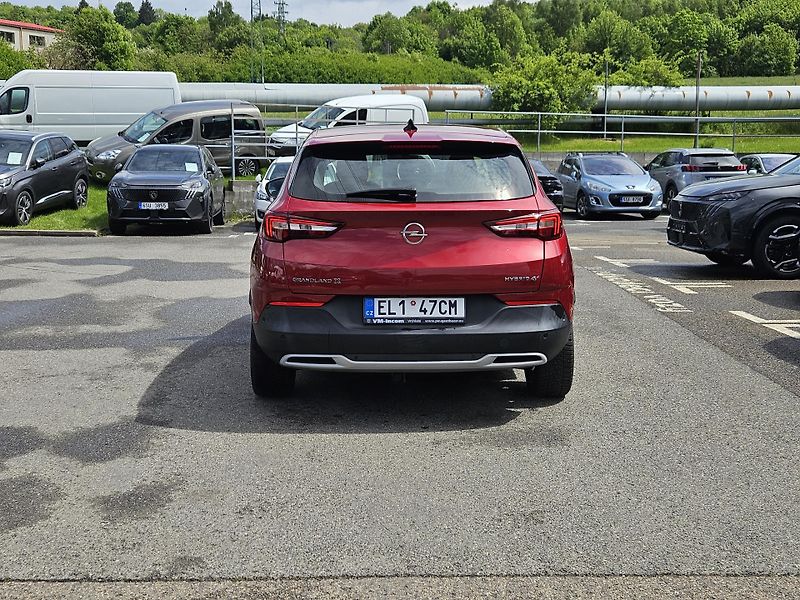Opel Grandland X (2020) Plug-In Hybrid 200 4x4 EAT8 - fotka 4 z 31