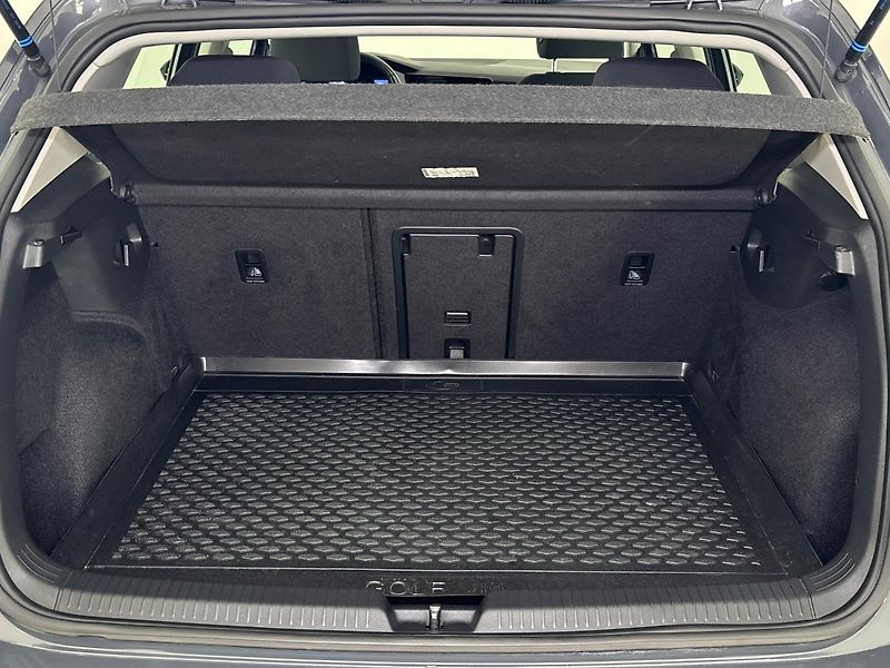 Volkswagen Golf Life - fotka 10 z 28