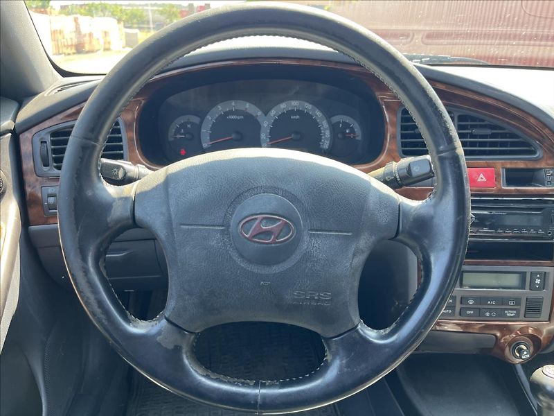 Hyundai Elantra 2,0 CRDi KLIMA TAŽNÉ STK 12/27 - fotka 15 z 29