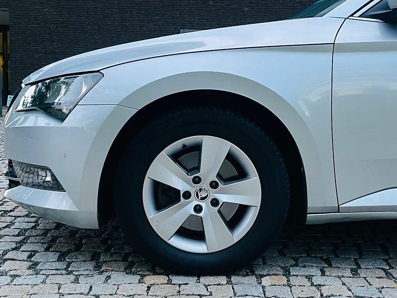 Škoda Superb 1.4TSI 4x4 MANUÁL VÝHŘEV TAŽNÉ - fotka 45 z 45