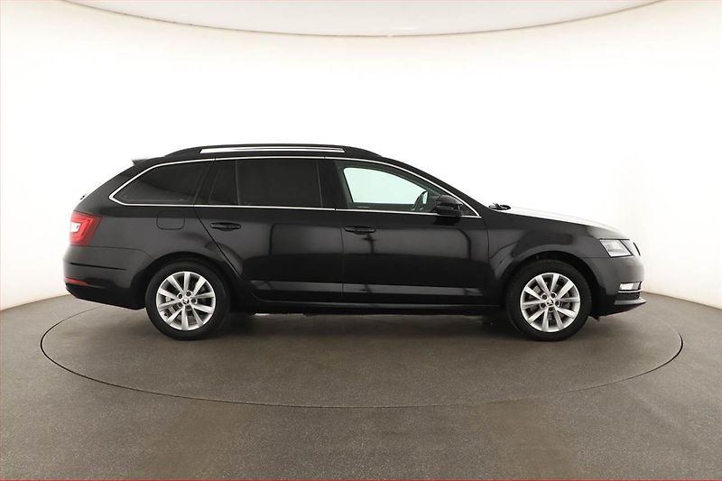 Škoda Octavia (2018) 1.5 TSI, Navi, Tempomat - fotka 6 z 19