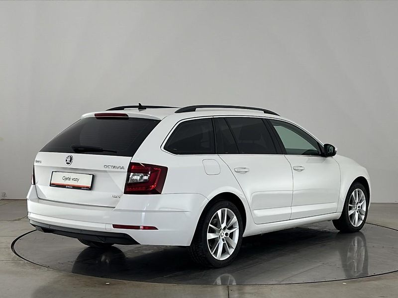 Škoda Octavia Style 4x4 DSG - fotka 2 z 28