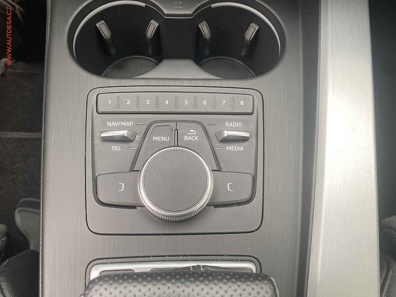 Audi A4 (2019) 2.0 TDi, S-line, AT, LED, TZ - fotka 17 z 18