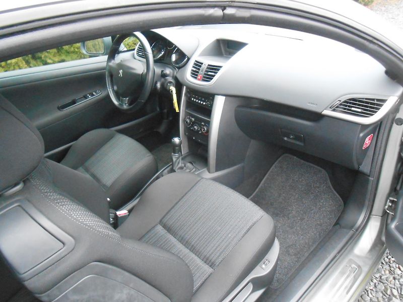 Peugeot 207 CC 1.6VTi,127TKm! KLIMA - fotka 13 z 28