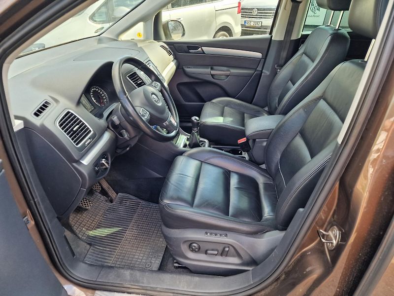 Volkswagen Sharan 2,0TDI 4x4 103KW HIGHLINE  - fotka 7 z 20