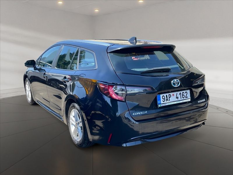 Toyota Corolla 2,0 Hybrid T.S.T.AT - fotka 4 z 11