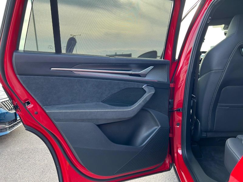 Škoda Kodiaq (2024) SPORTLINE WEBASTO TAŽNÝ DPH - fotka 30 z 37
