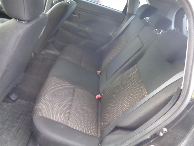 Mitsubishi ASX 1,6 - fotka 10 z 15