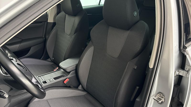 Škoda Octavia 2.0 TDI Ambition Combi - fotka 15 z 24