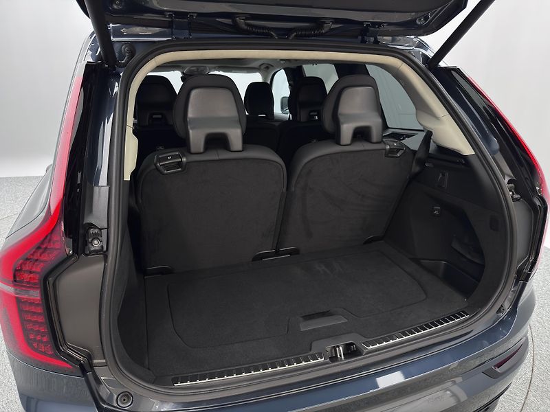 Volvo XC90 (2026) T8 AWD RECHARGE ULTRA DARK 7m - fotka 16 z 29