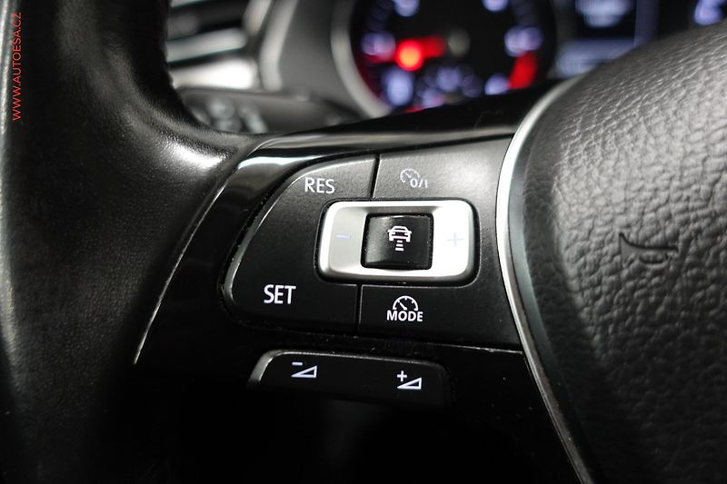 Volkswagen Passat (2015) 2.0 TDi, Comfortline, panor - fotka 15 z 21