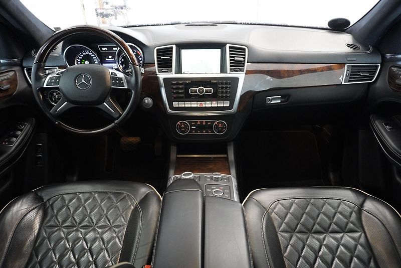 Mercedes-Benz GL (2014) GL500 4,7I V8 4MATIC AUT. - fotka 22 z 33