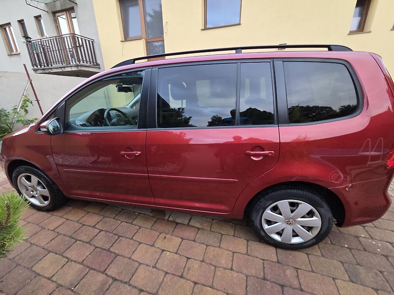 Volkswagen Touran (2011) Prodám VW Touran 2.0, 7 míst - fotka 5 z 21
