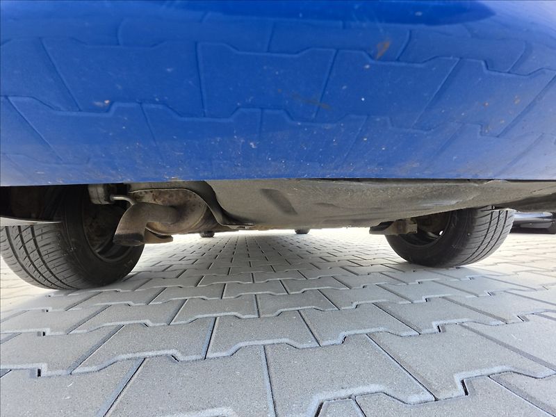 Škoda Fabia 1,2 HTp Clasic SERVISOVÁNO - fotka 23 z 37