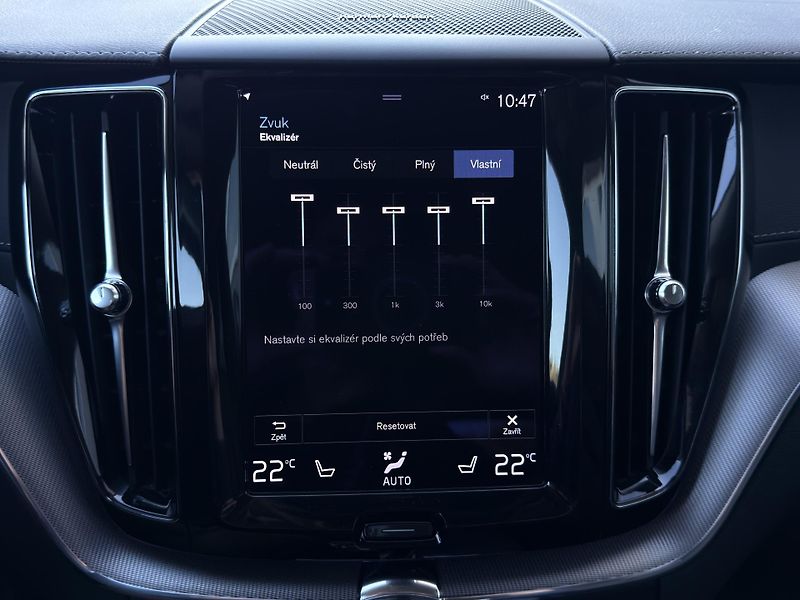 Volvo XC60 B4 AWD INSCRIP. // nezáv. top. - fotka 41 z 48