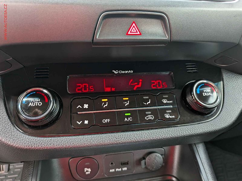Kia Sportage (2012) 2.0CWT 4x4, ČR, AT - fotka 15 z 18