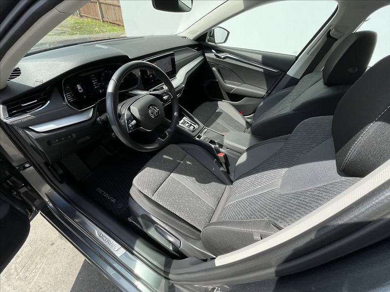 Škoda Octavia 2,0 TDI DSG Style Plus NAVI - fotka 5 z 24