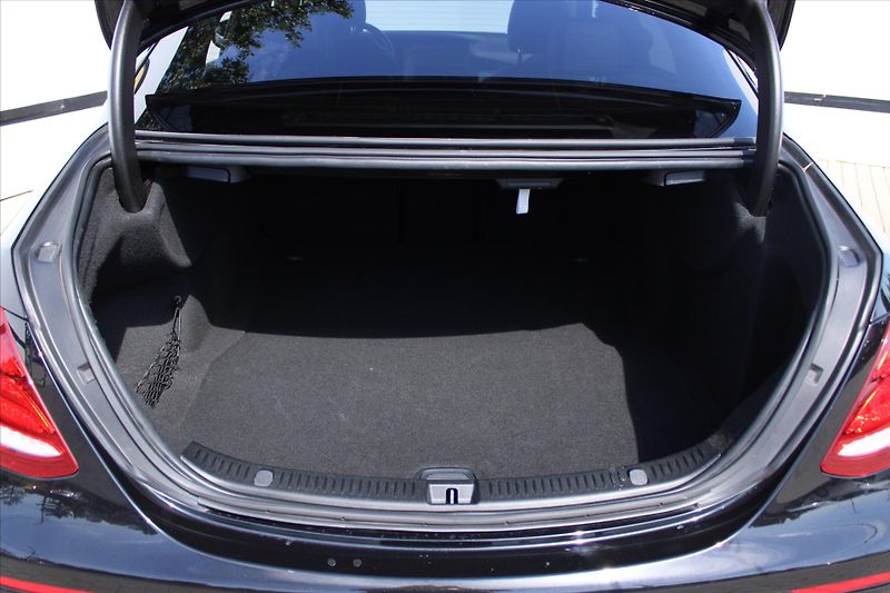 Mercedes-Benz Třídy E 200D AVANTGARDE SERVIS. KN. - fotka 12 z 30