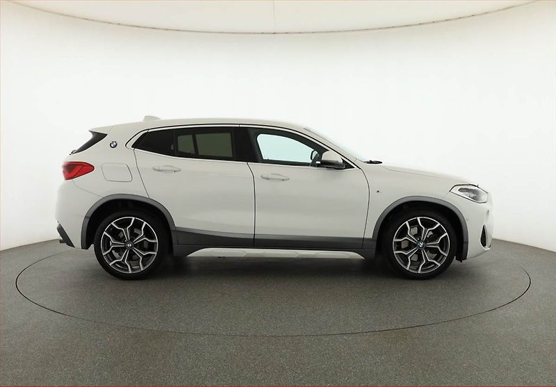 BMW X2 (2018) M Paket xDrive20i - fotka 6 z 19