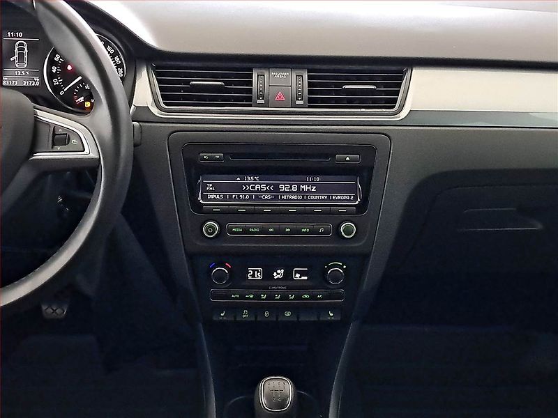 Škoda Rapid (2014) Spaceback 1.2 TSI, ČR,1.maj - fotka 12 z 15