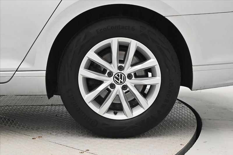 Volkswagen Passat 2,0 TDI 110kW DSG Business Zár - fotka 32 z 32
