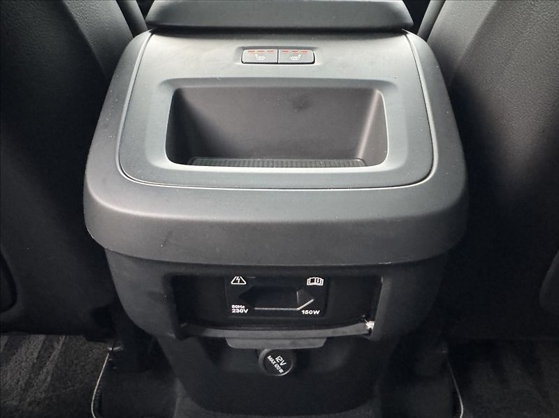 Volvo XC90 2,0 T6 AWD Drive-E 2.0L R-Desi - fotka 21 z 50
