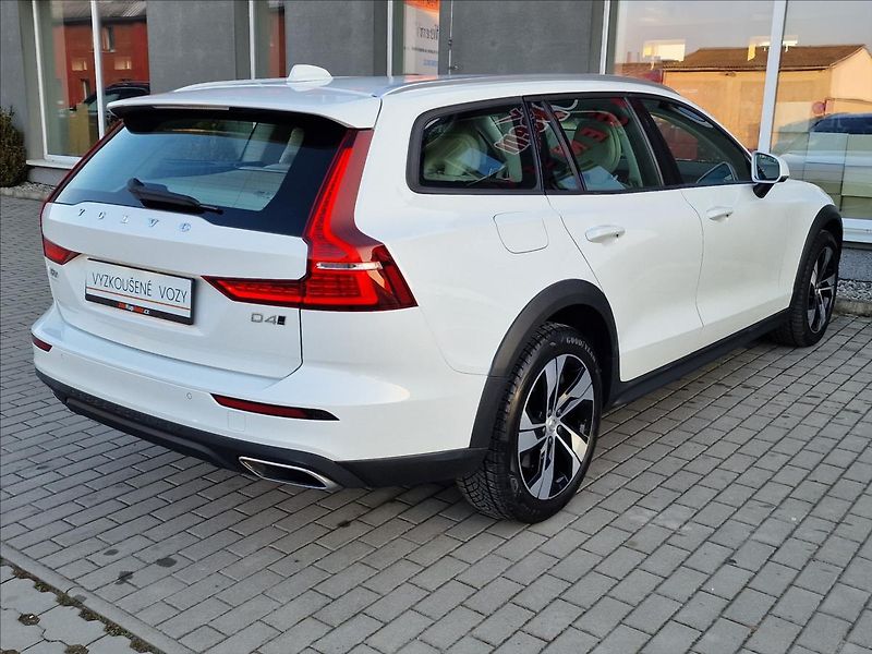 Volvo V60 D4 Cross Country AWD,ČR,1.Maj - fotka 10 z 50