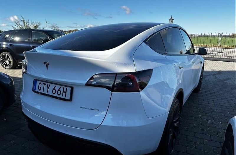 Tesla Model Y Long Range AWD FSD  - fotka 2 z 6