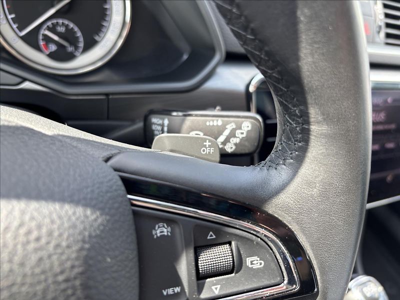 Škoda Superb 2,0 TDI 110kW Style DSG - fotka 31 z 47