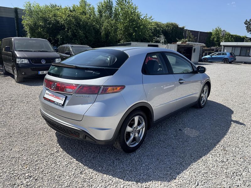 Honda Civic (2006) 1,4i-VTEC,SPORT,rezervace - fotka 4 z 36