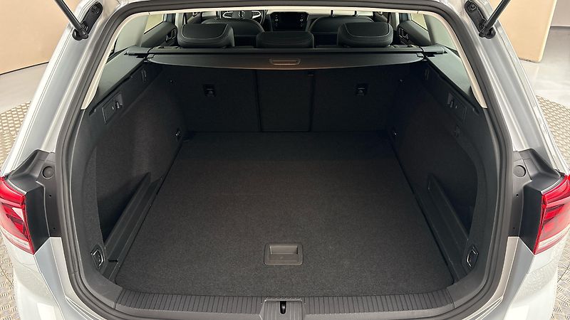 Volkswagen Passat 2.0 TDI DSG Elegance Variant - fotka 17 z 26