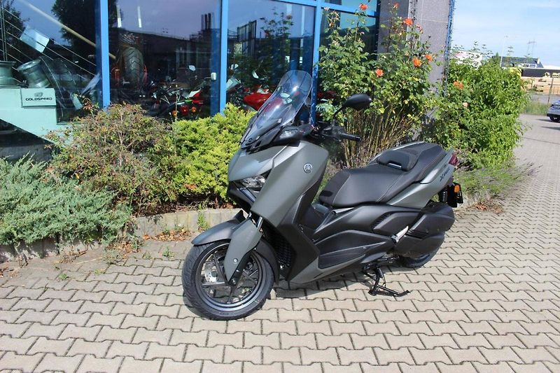 Yamaha X-Max 300 (2025) TECH CAMO 2025 Skladem - fotka 1 z 8