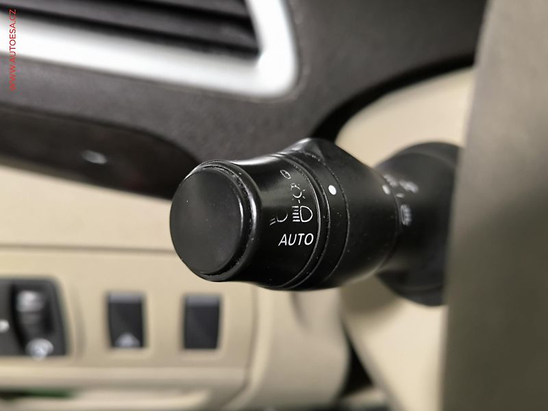 Renault Mégane (2009) 1.9dCi, AC, kůže - fotka 16 z 17