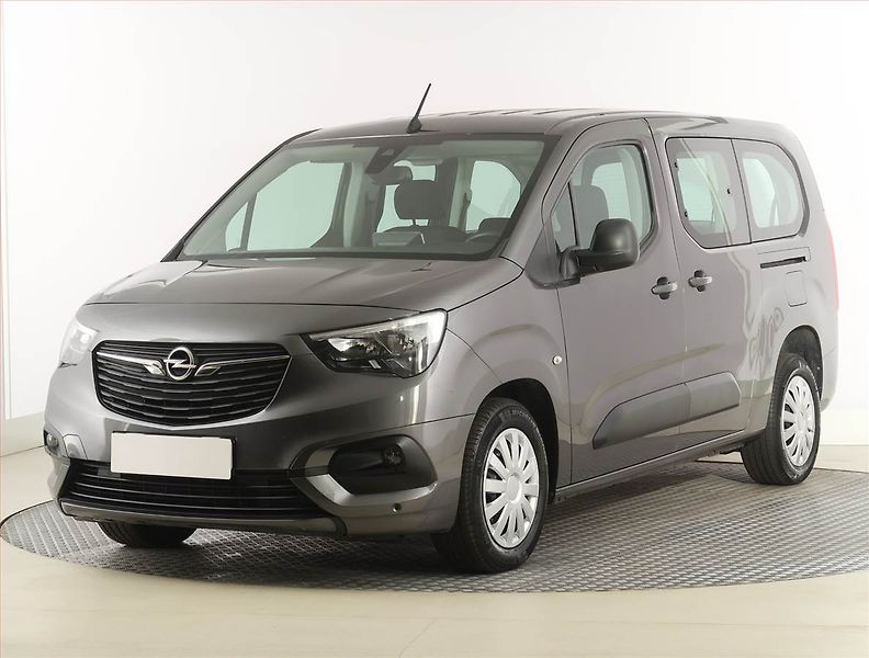 Opel Combo (2021) Maxi Edition 1.2 Turbo, 7Míst - fotka 2 z 24