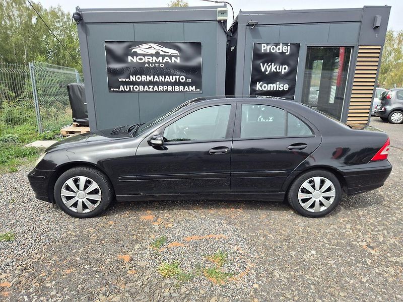 Mercedes-Benz Třídy C (2006) C220 CDi 110Kw sedan, Klima - fotka 8 z 21
