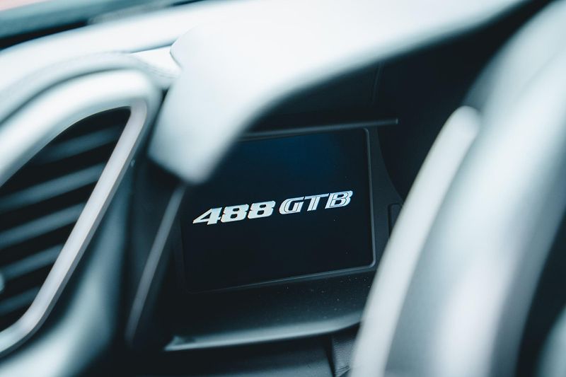 Ferrari 488 GTB - fotka 14 z 46