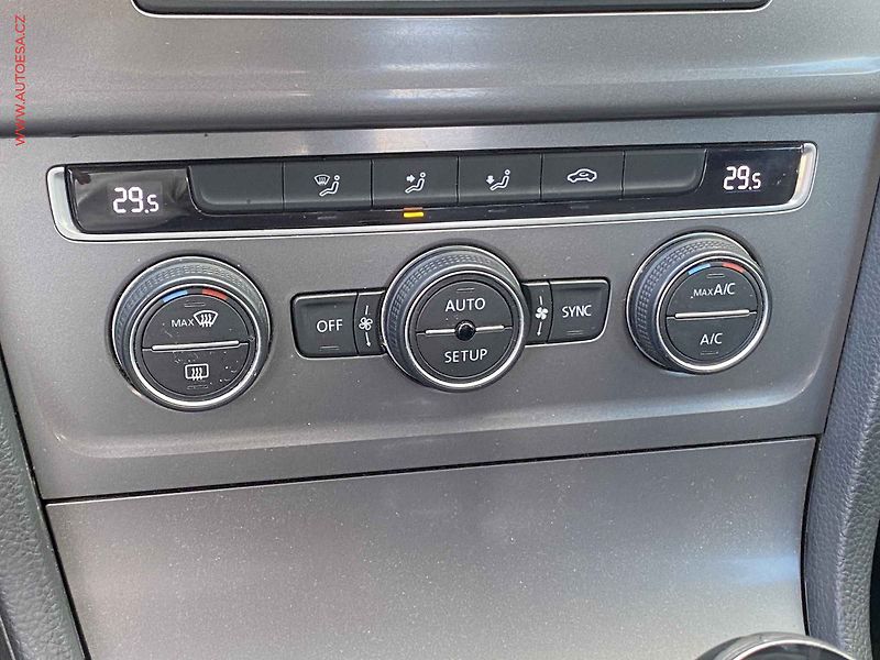 Volkswagen Golf (2014) 1.6TDi, AC, park.čidla - fotka 14 z 18