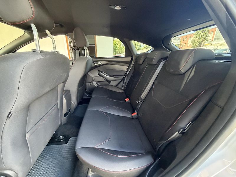 Ford Focus ST-Line 1.5 EcoBoost 110kW - fotka 25 z 26