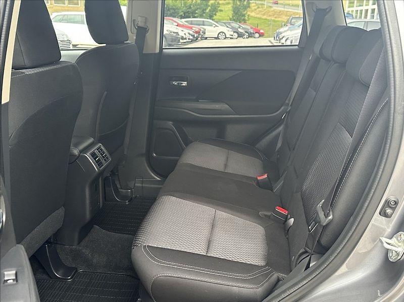 Mitsubishi Outlander 2,0 150PS  Active A/T - fotka 14 z 52