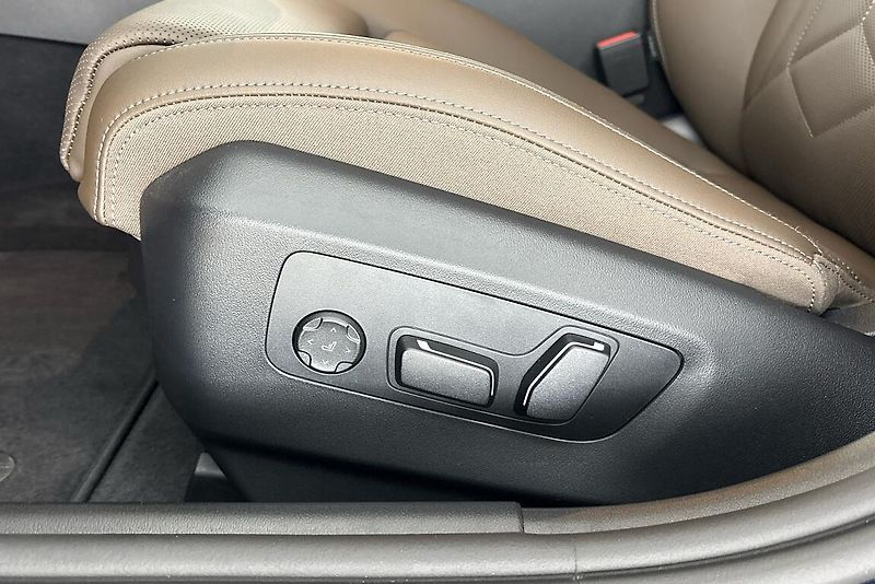 BMW Řada 5 540d xDrive Touring - fotka 19 z 21