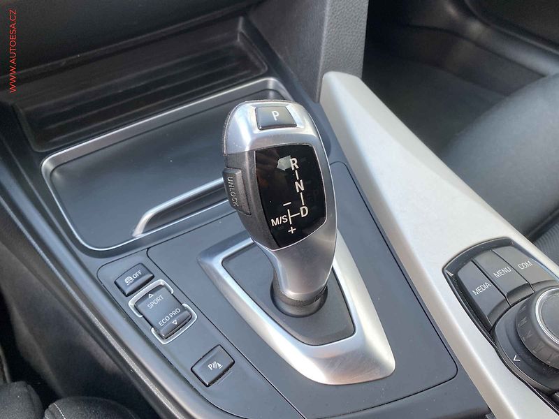 BMW Řada 3 (2018) 1.5i 318i, ČR, Advantage - fotka 16 z 18